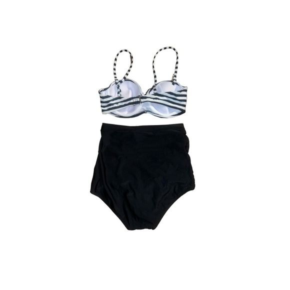 Retro High-Waisted Black & White
Striped Bikini - Size 8 summer beach re… - Picture 2 of 5